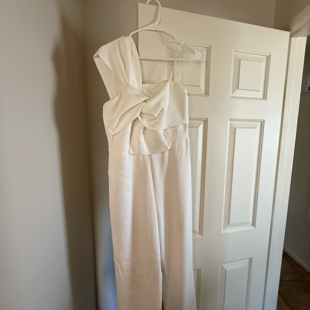 Elegant White One-Shoulder Jumpsuit